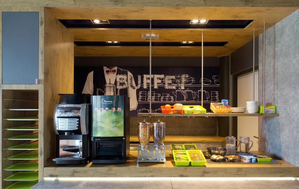 蒙斯奥乐斯麦斯宜必思经济酒店 蒙特谢莱丝美恩斯 外观 照片